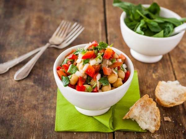 Vegetarian Salad with Creamy Cashew dressing